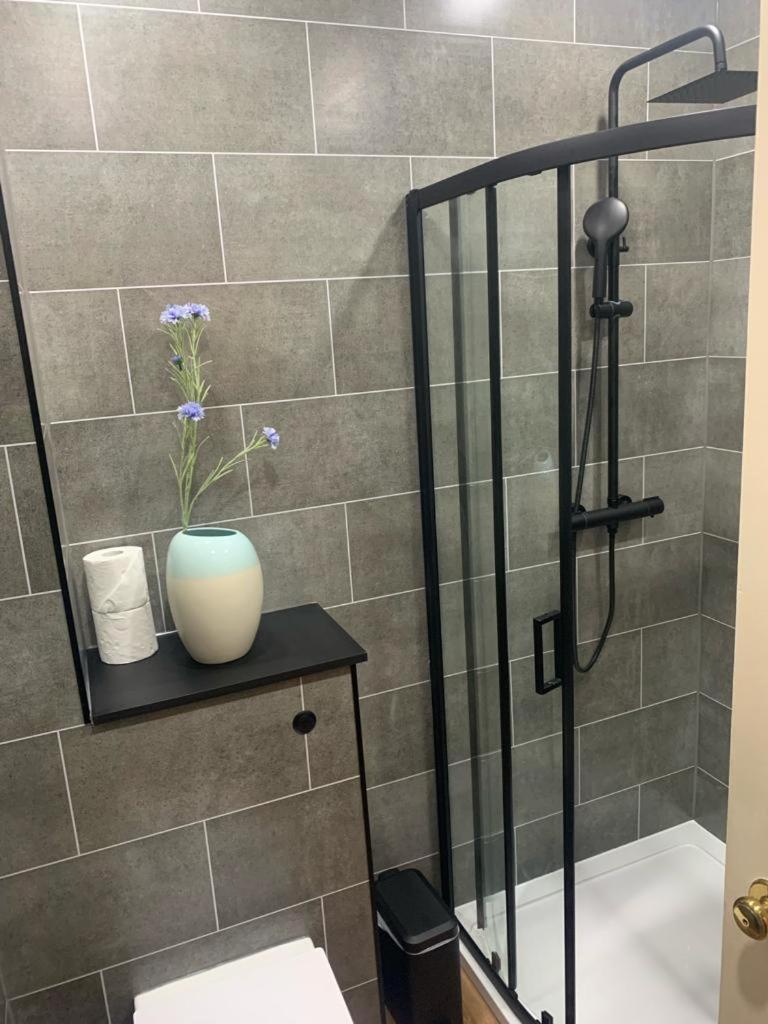 Stockbridge Two Bedroom Apartment 3