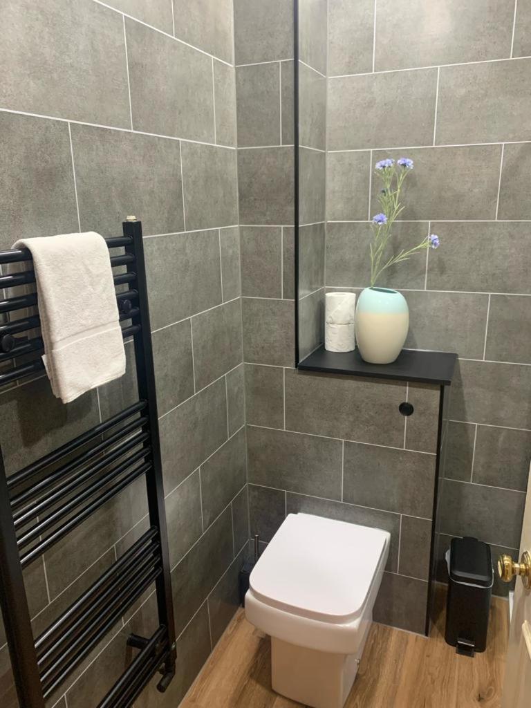 Stockbridge Two Bedroom Apartment 7