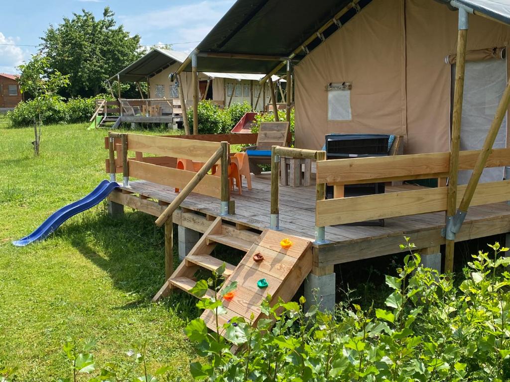Photo de la galerie de l'établissement Glamping Place de la Famille, à Jayac