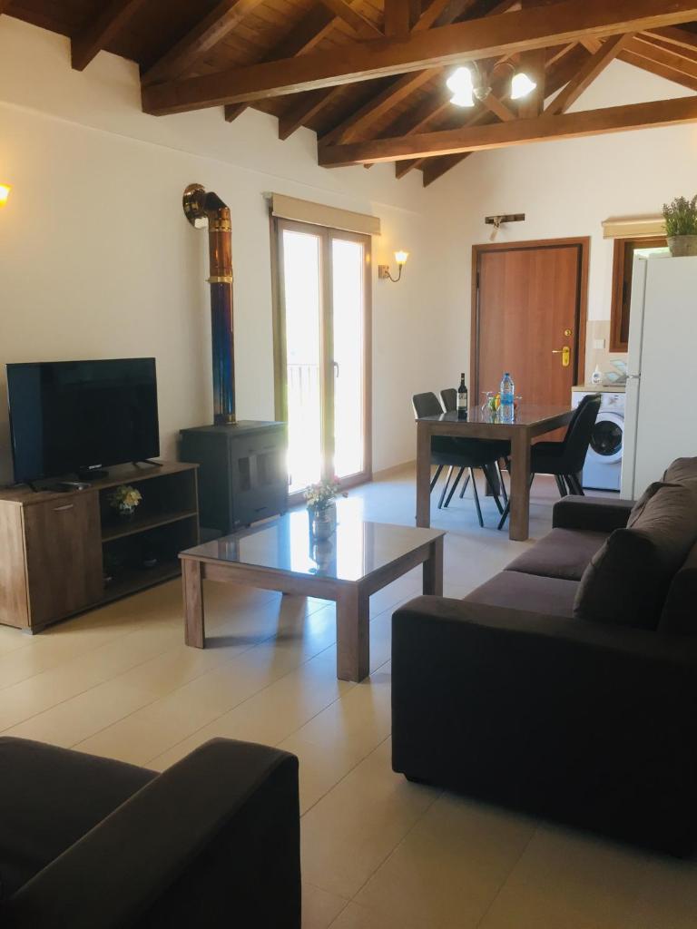 Love Holiday Suite 2 5