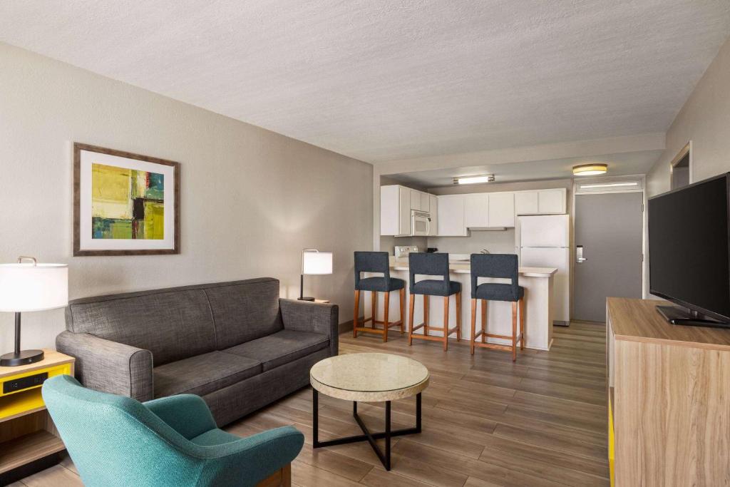 Days Inn by Wyndham Cocoa Beach Port Canaveral Image