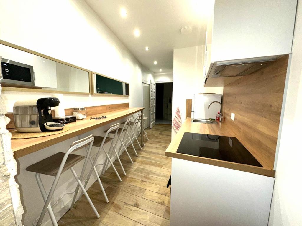 Bastia F1 type loft plein centre, calme, clim, refait à neuf et à 200m du port 1