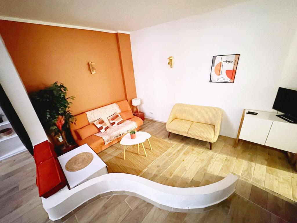 Bastia F1 type loft plein centre, calme, clim, refait à neuf et à 200m du port 3