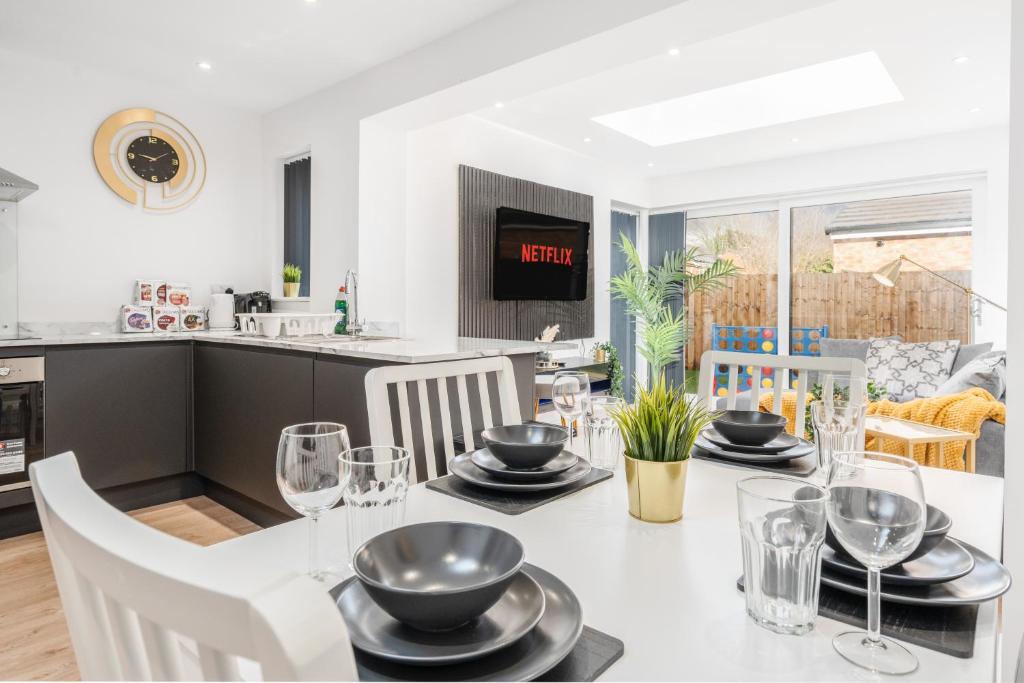 Dazzling & Modern 4bd - Coop LIVE - Etihad - Parking 7