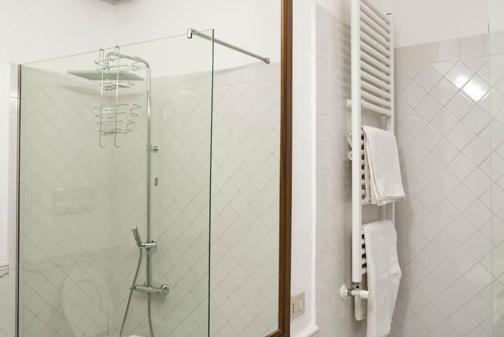Cavour Elegant apartment At Massimo Theater 8