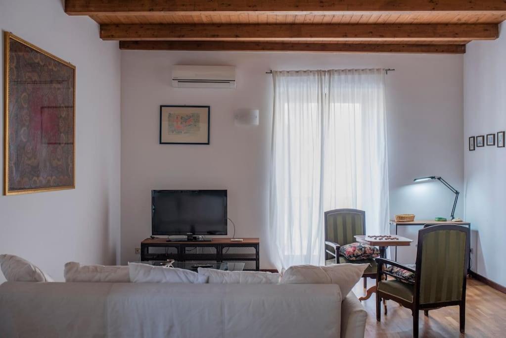 Cavour Elegant apartment At Massimo Theater 5