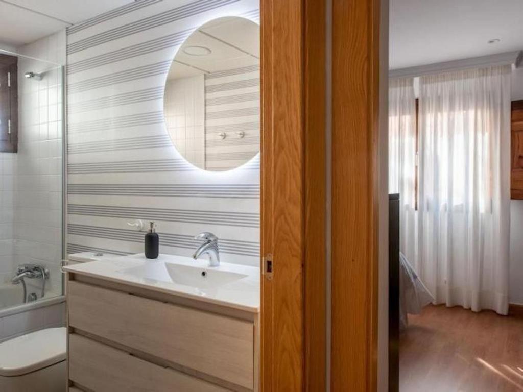 ChezmoiHomes Gran Via house with parking 7