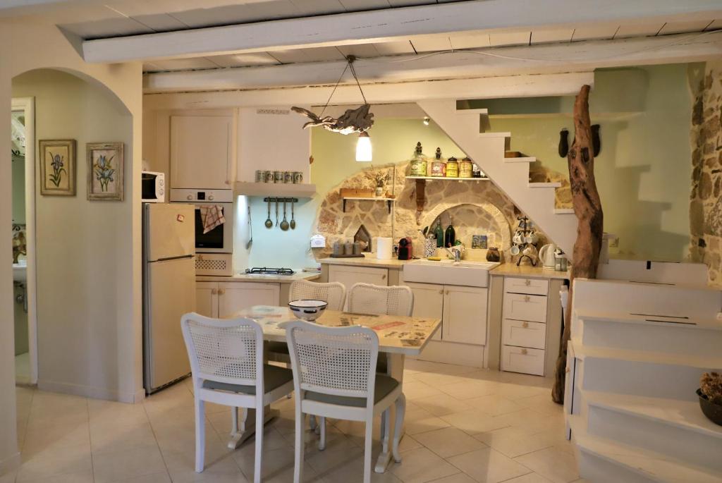 Petite Olive House 4