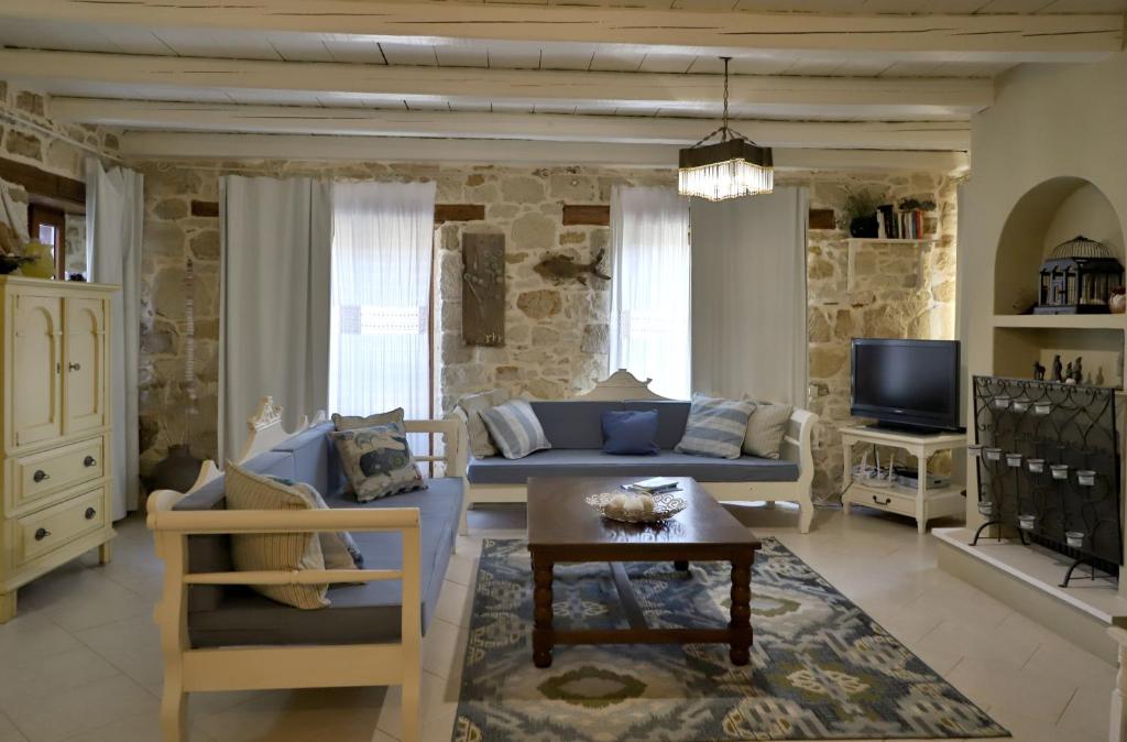 Petite Olive House 5
