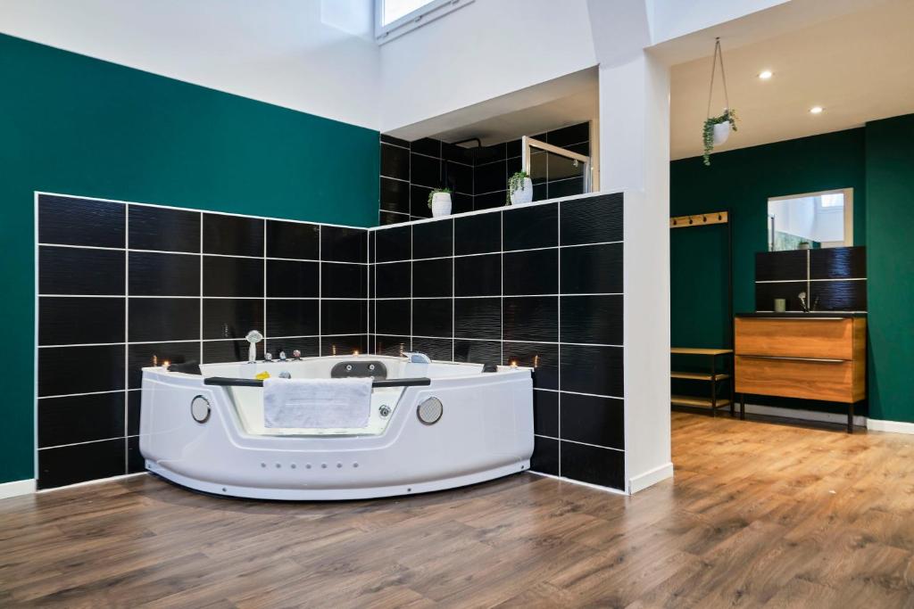 NG Prestige - Nain I Suite Spa Privatif Premium I Jacuzzi - Sauna - Netflix - Projecteur 8