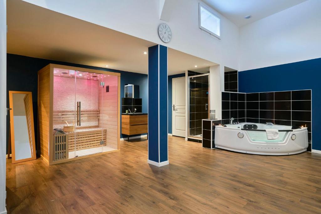 NG Prestige - Nain I Suite Spa Privatif Premium I Jacuzzi - Sauna - Netflix - Projecteur 3