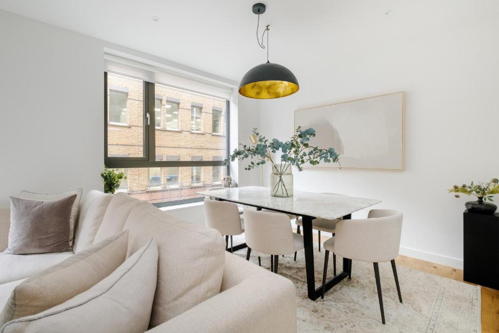 Luxury Central Mayfair Townhouse with A/C 3BR 3BA 8