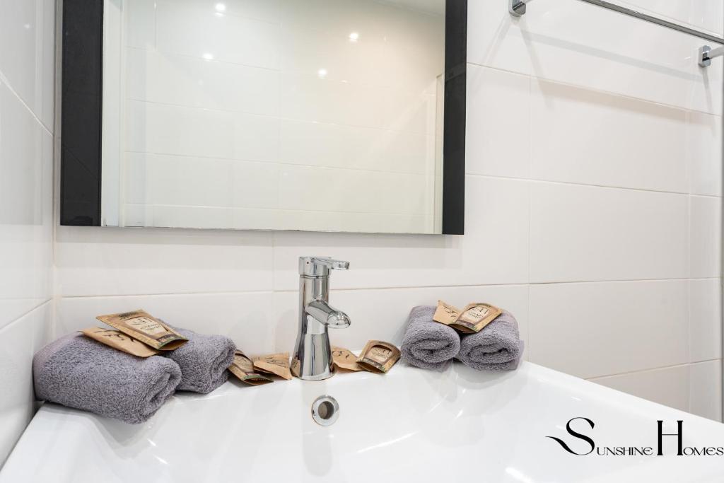 Stylish Seaview Terrace Retreat 8