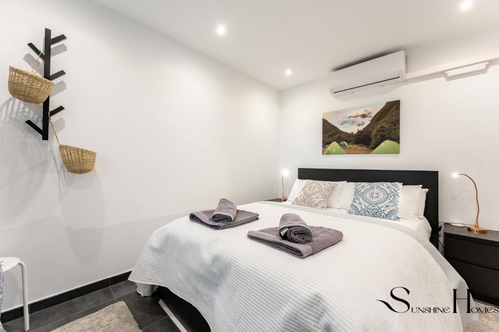 Stylish Seaview Terrace Retreat 7