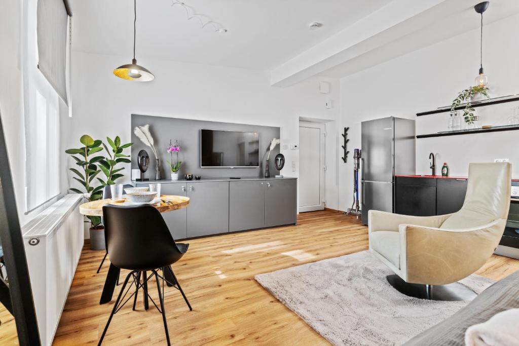 Stylish Tiny City House 5