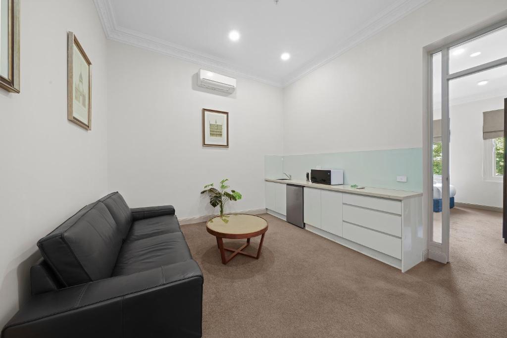 Clarendon Hotel Image