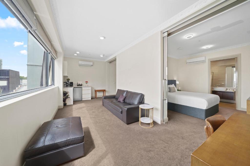 Clarendon Hotel Image