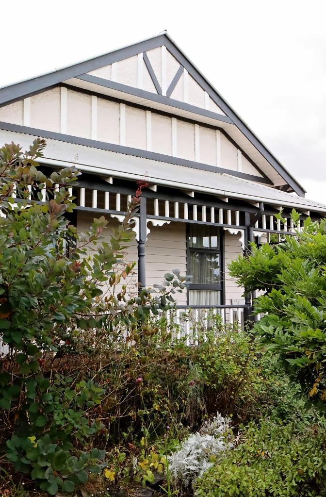 Borough Country House 5