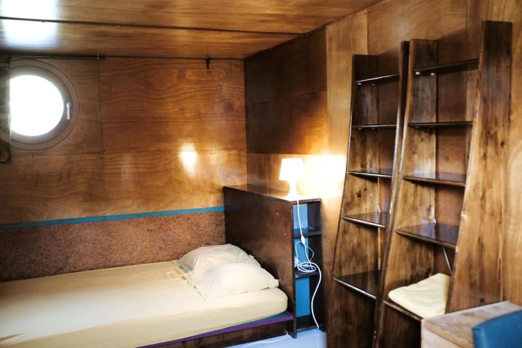 Belle péniche romantique à Paris 2