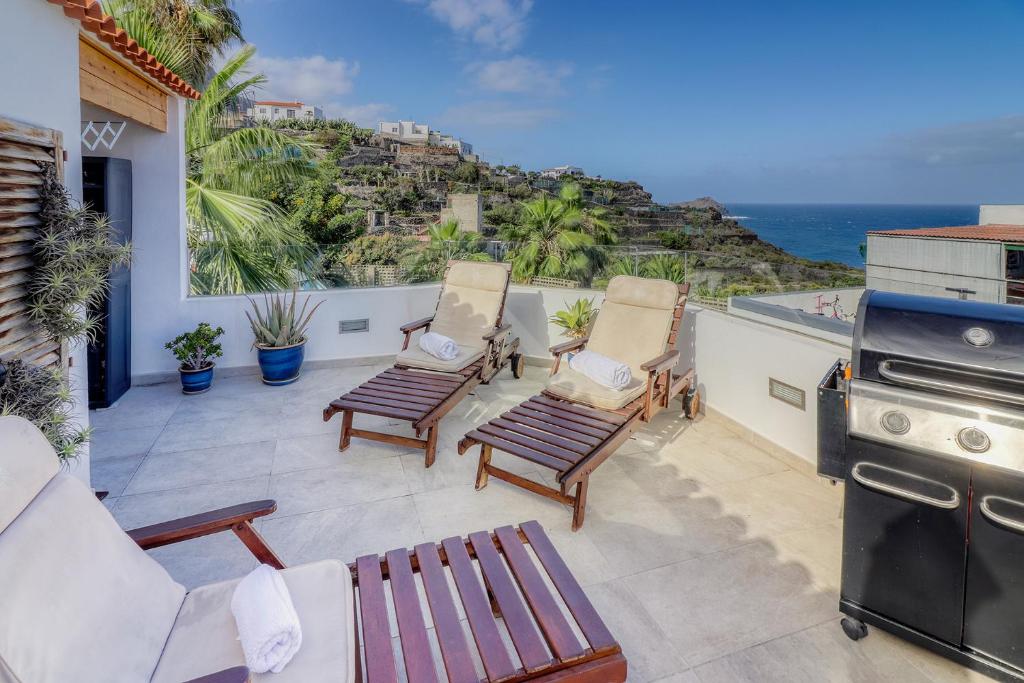 Big terraced house, 100m to the beach, with BBQ and sea view 2