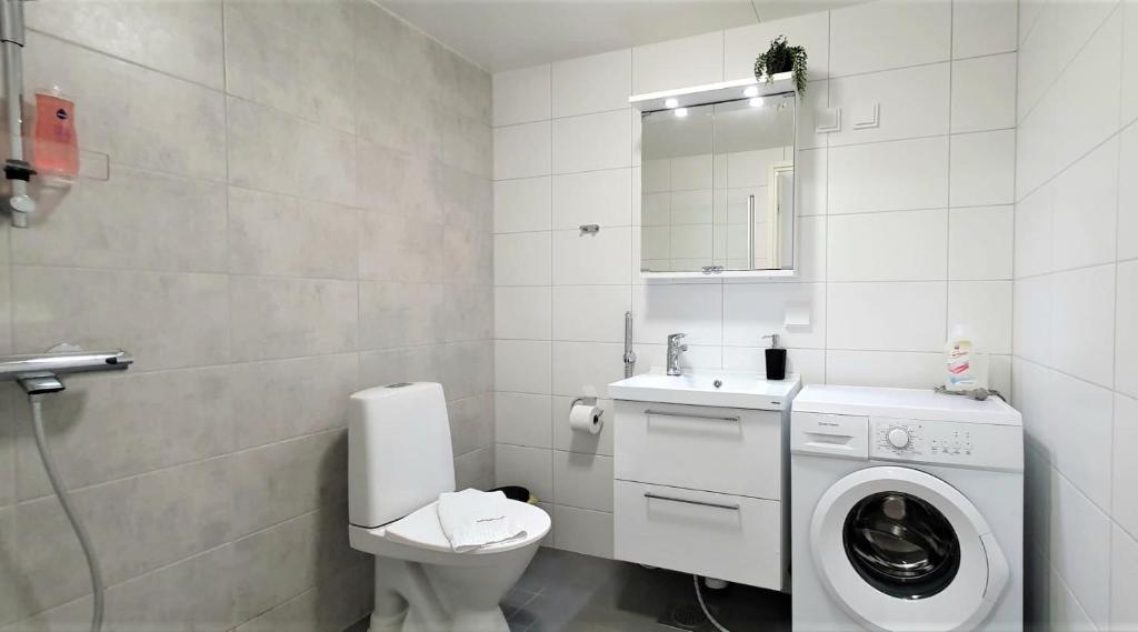Kotimaailma Apartments - Kaunis 10 kerroksen parvekkeellinen yksiö - Peltokatu 5
