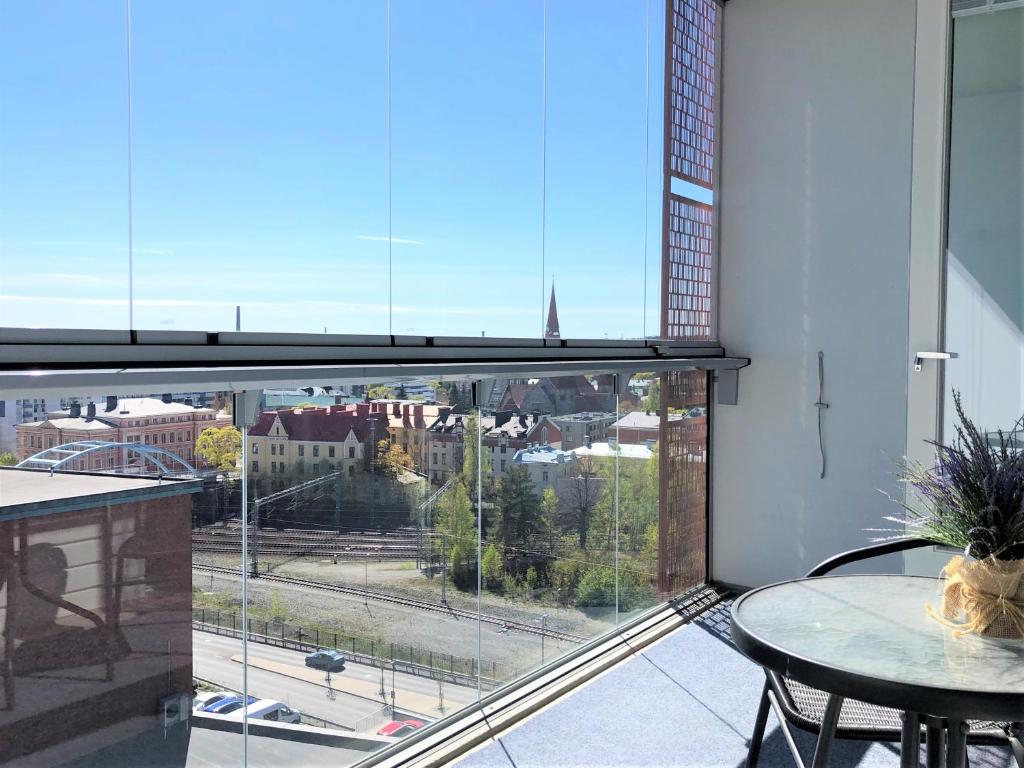 Kotimaailma Apartments - Kaunis 10 kerroksen parvekkeellinen yksiö - Peltokatu 6