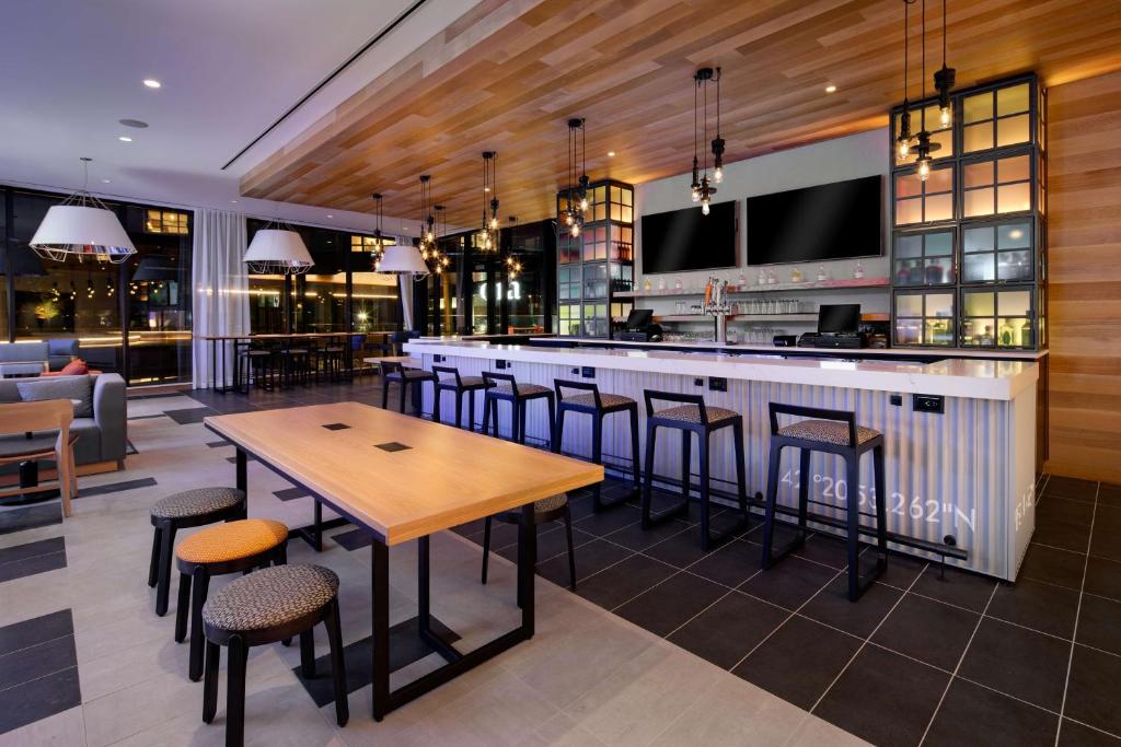 Hyatt Place Boston/Seaport District Image