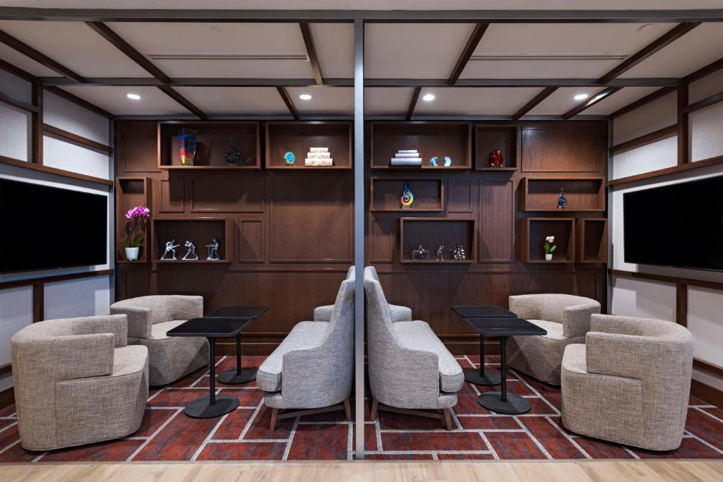 Hyatt Place Austin Lake Travis/Four Points Image