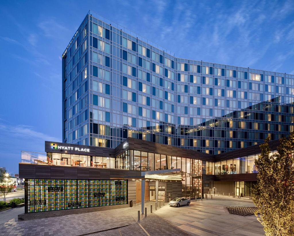 Hyatt Place Boston/Seaport District Image