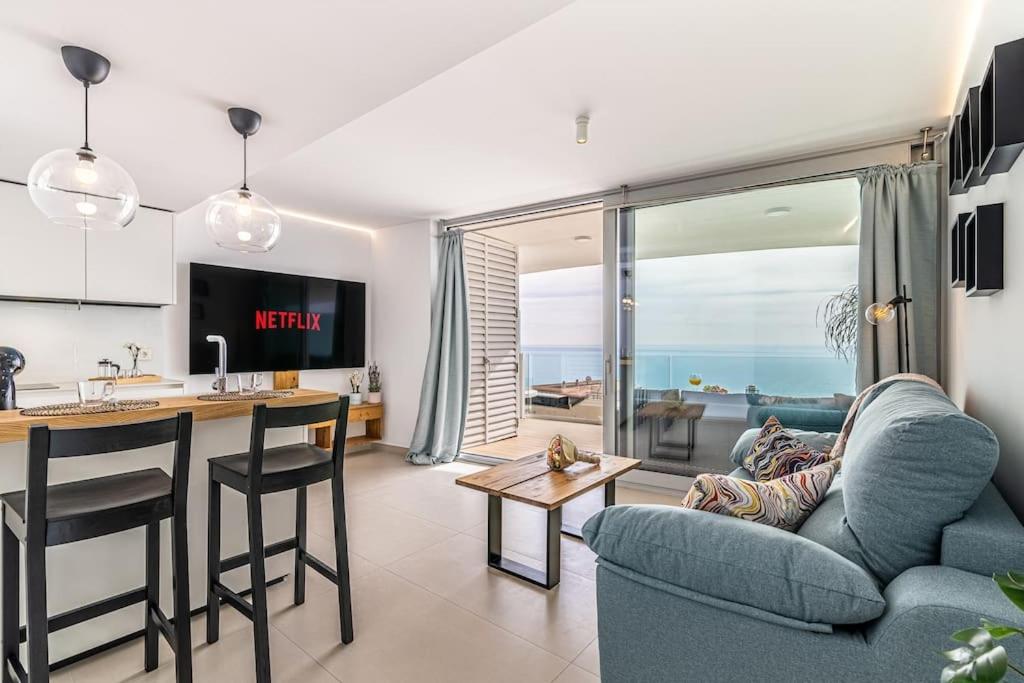 Beachfront paradise with spectacular sea view 5