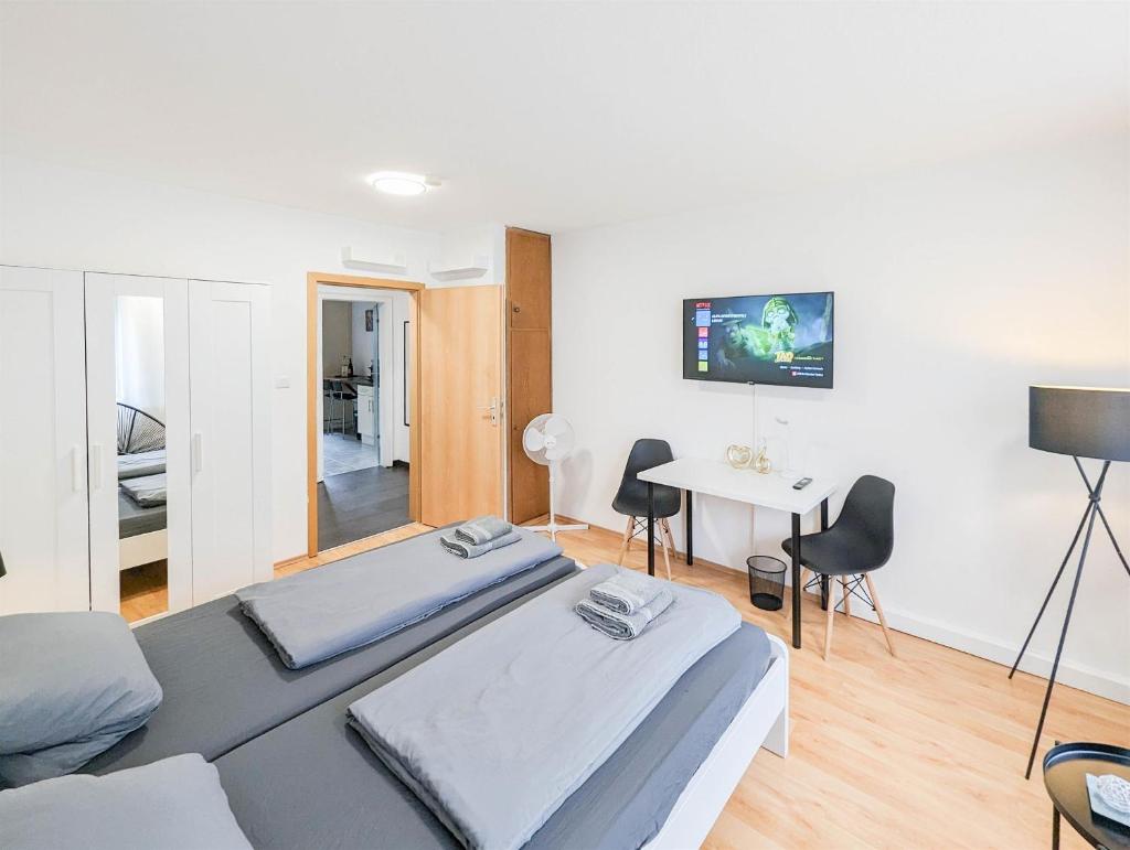 ALFA Apartment Stuttgart Mitte 2 Zimmer City-Lage Berliner Platz Balkon Netflix Küche WM l 2BR 5 Beds 6 People l Fully equipped Kitchen & Bathroom 5