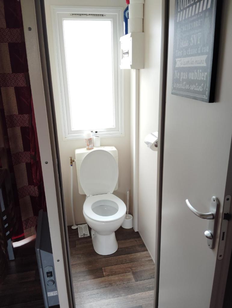 Photo de la galerie de l'établissement mobil home 6 personnes Valras plage, à Valras-Plage