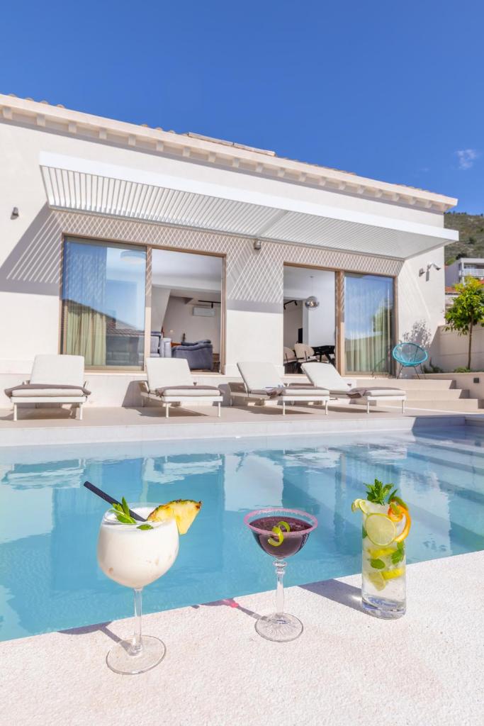 Brand New Villa Carmelita Exclusive with free Smart Car 2