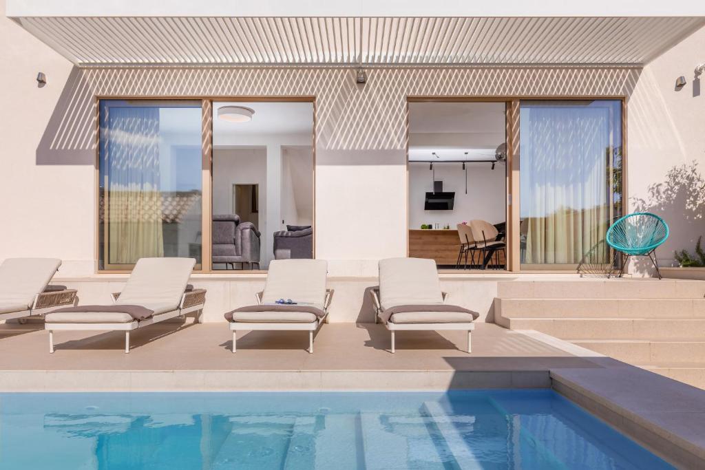 Brand New Villa Carmelita Exclusive with free Smart Car 3