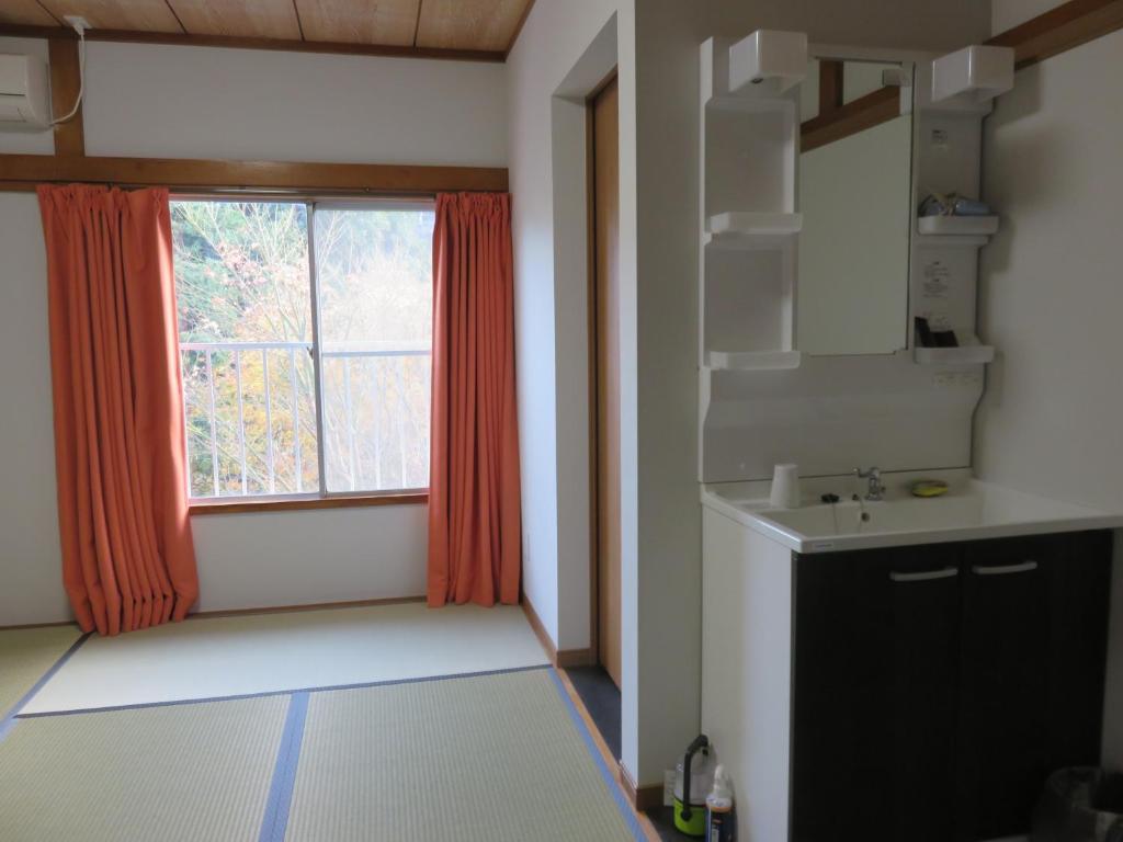 Cuisine ou kitchenette dans l'établissement 御宿しんしま