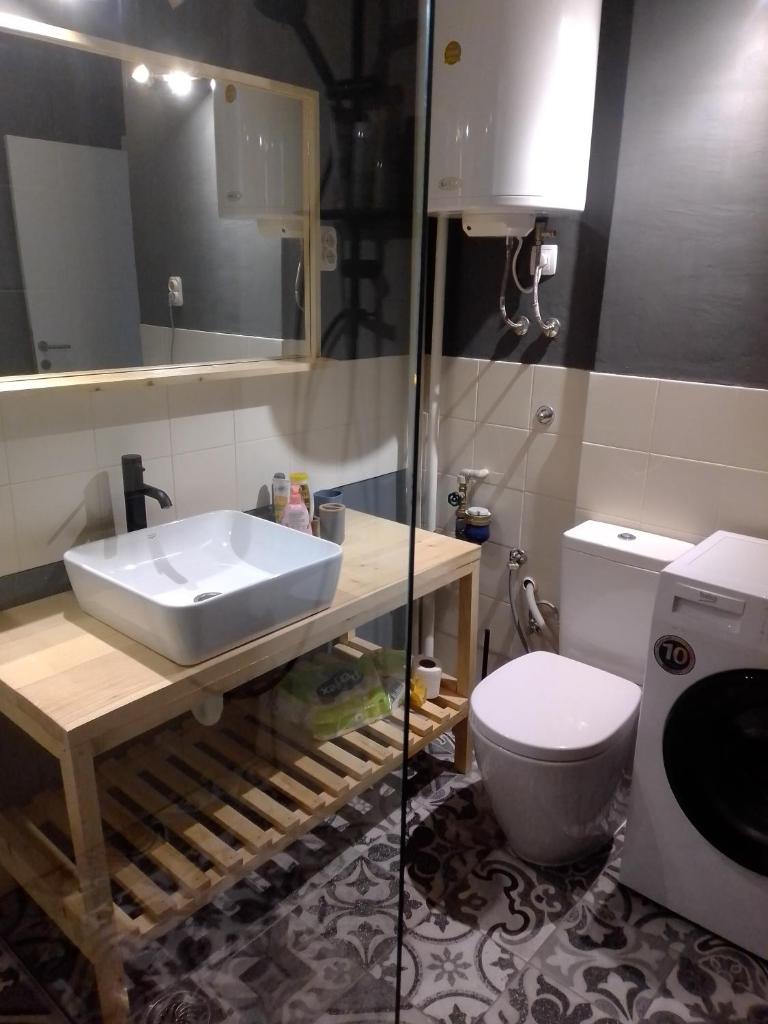 Sunny Center Apartment 8