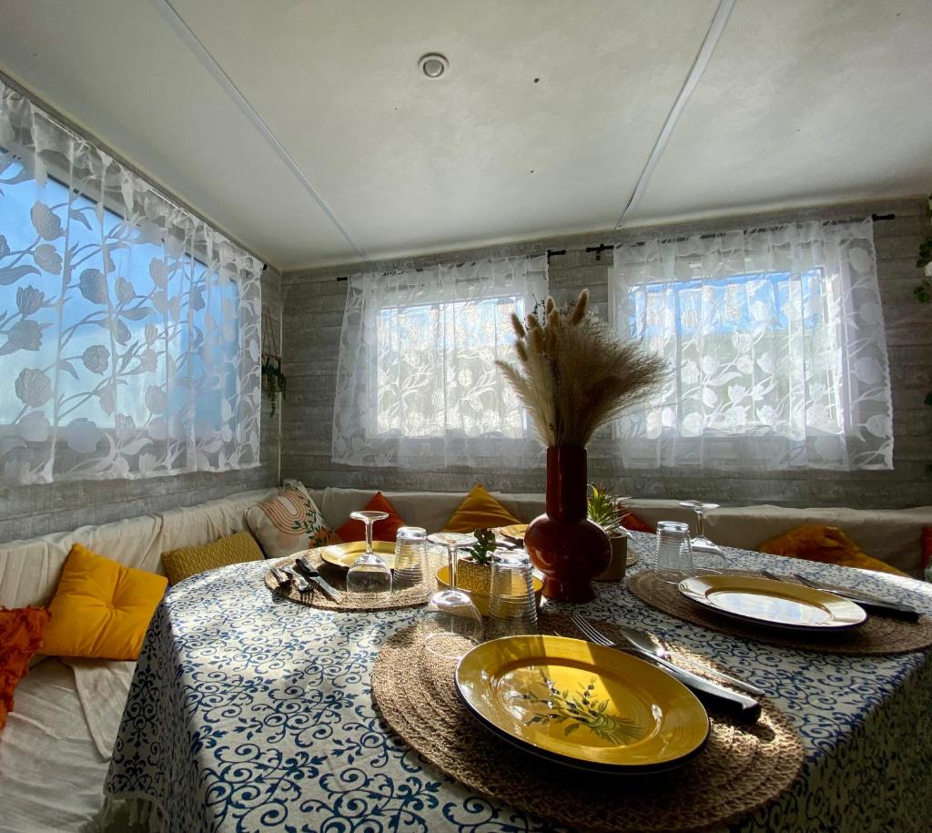 Photo de la galerie de l'établissement Mobil home confortable Gorges du Verdon, à Sainte-Croix-de-Verdon 23 autres photos