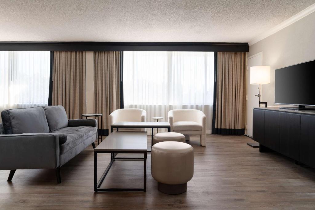 DoubleTree By Hilton Baltimore North Pikesville Image