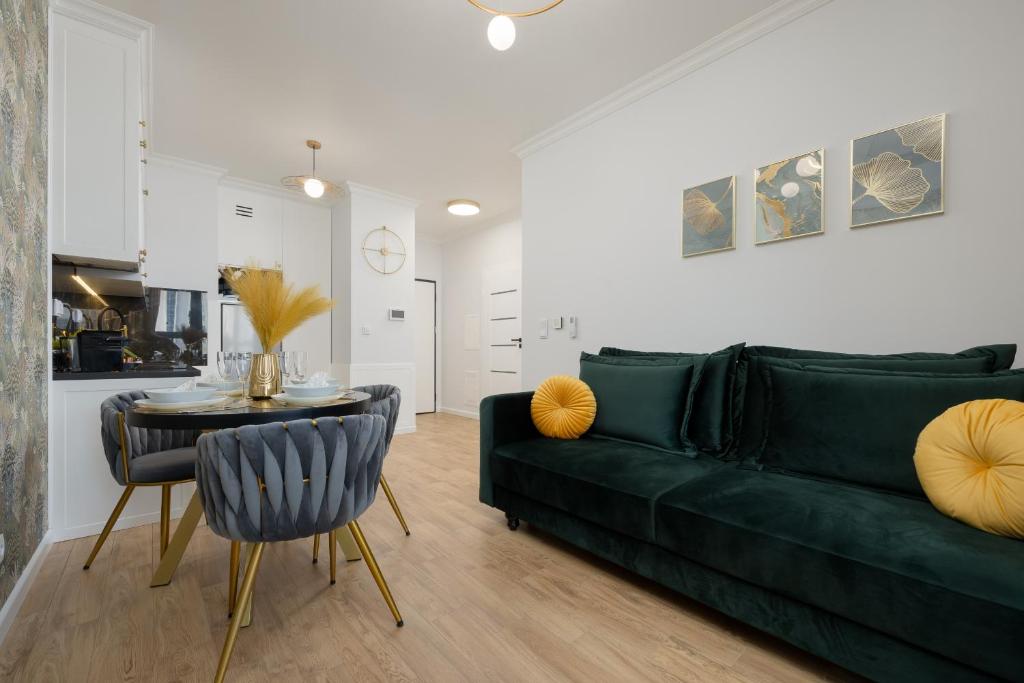 Elegant Apartment near Rondo ONZ by Renters Prestige 7