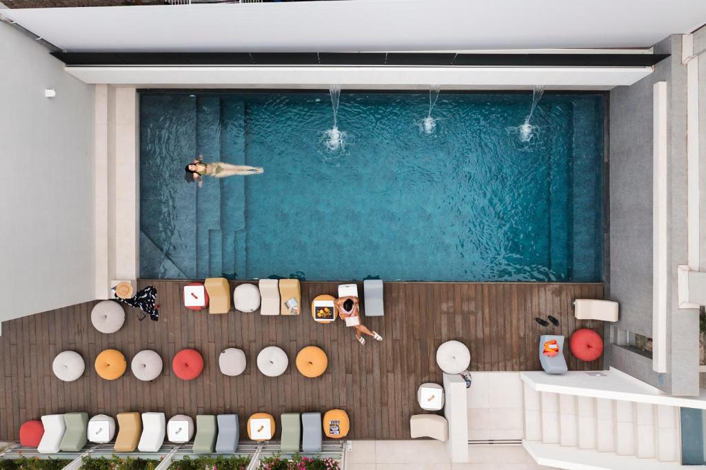 - une salle de bains avec piscine dans l'établissement Albatros Beach Hotel, à Letojanni