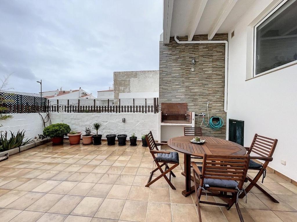 Wohnung in Mahón: Roca Fornells, Planta baja con maravilloso patio F96