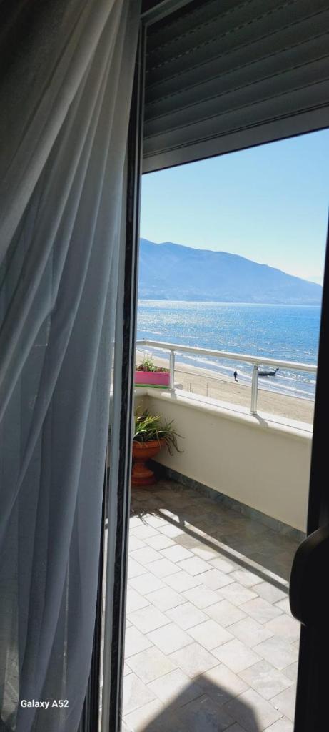 Grace Beachfront Apartment Vlore 5