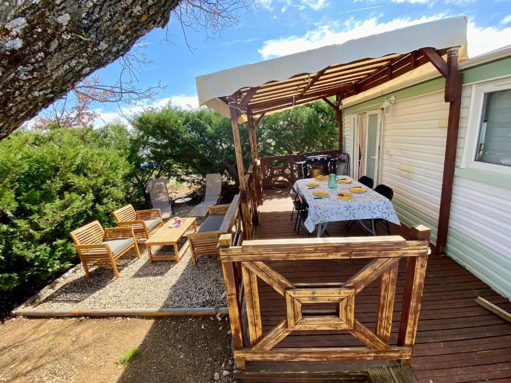 Photo de la galerie de l'établissement Mobil home confortable Gorges du Verdon, à Sainte-Croix-de-Verdon