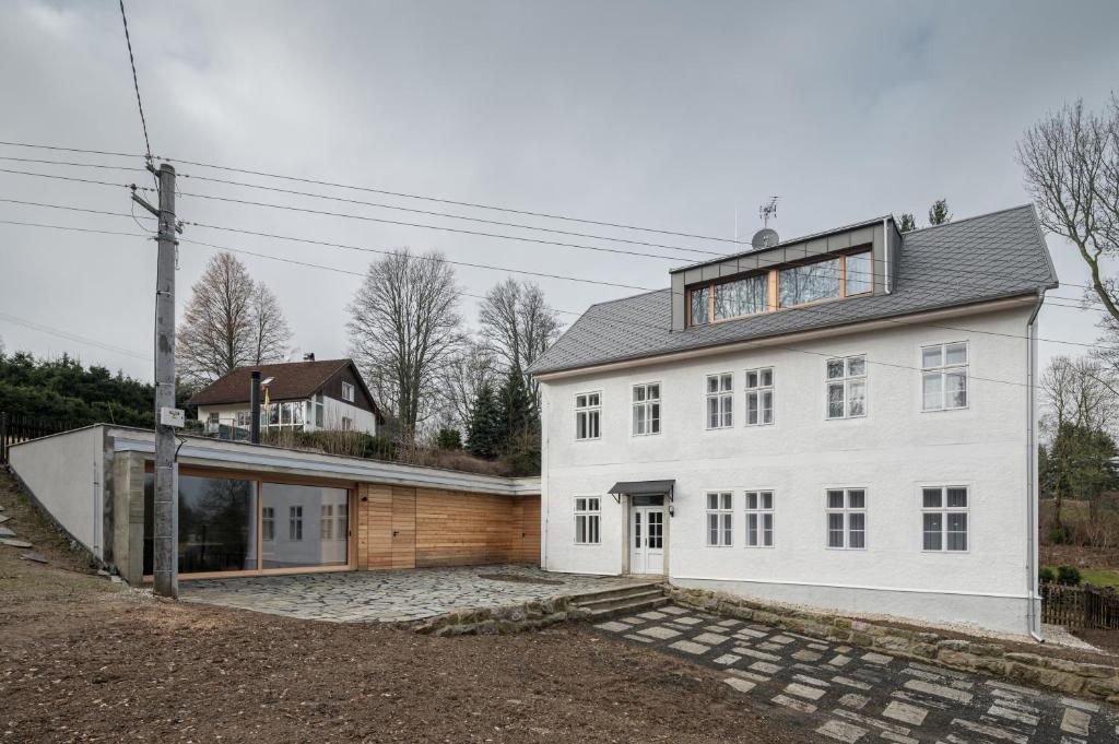 Stará škola - Alte Schule, Loučná 6