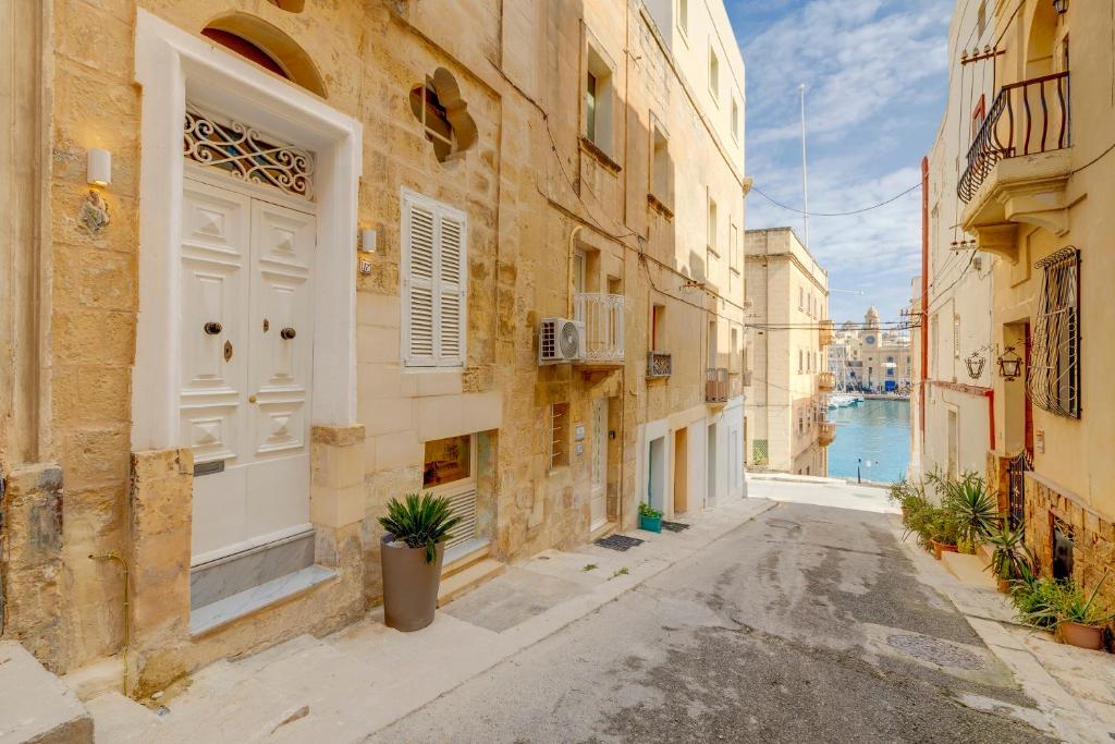 Charming Maltese Townhouse in Senglea 6