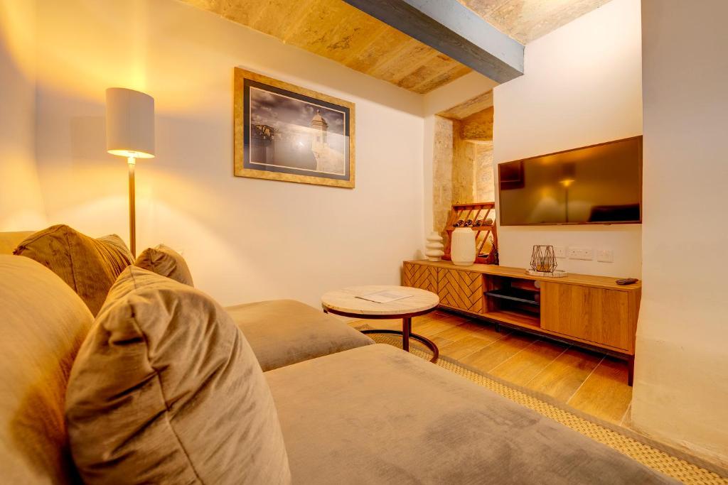 Charming Maltese Townhouse in Senglea 4