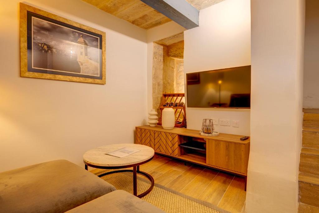 Charming Maltese Townhouse in Senglea 5
