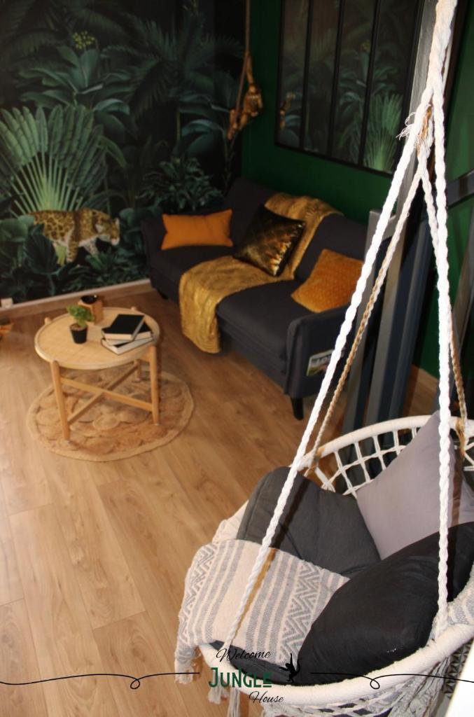 MAISON "Jungle House" 90 m2 BILLARD, RÉTROPROJECTEUR, BAR À JEUX , VINYLE, WIFI FIBRE, idéal PRO & FAMILLE à Montbrison 6