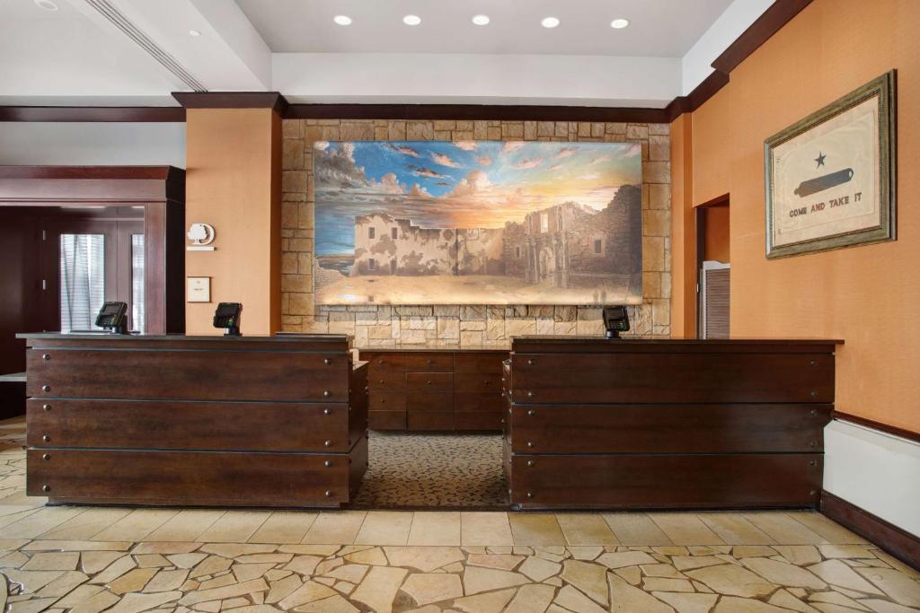 The Emily Morgan Hotel - A DoubleTree by Hilton Image