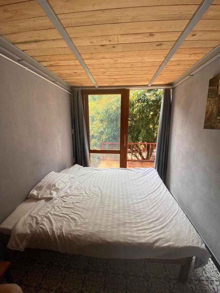 Chez Phuong- Studios Cat Ba